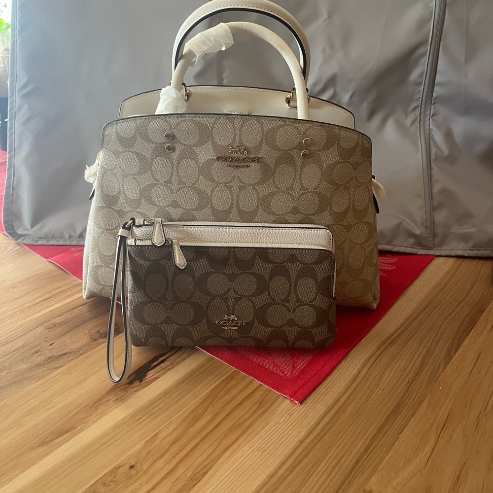 Coach handbag and wristlet. Perfect for spring/ summer!!